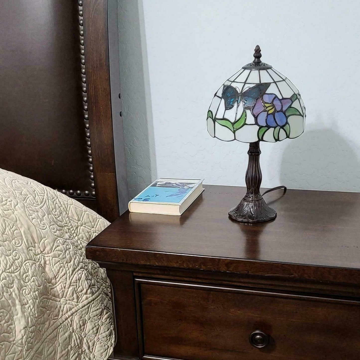 15Inch Butterfly Theme Stained Glass Accent Reading Table Lamp in Tiffany Style
