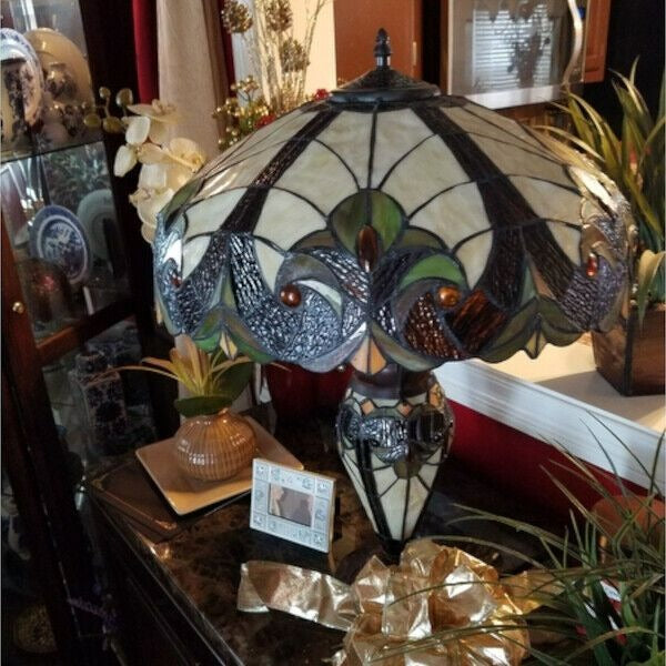 Tiffany Style Victorian 2 Light Table Lamp In Amber Stained Glass With Lit Base
