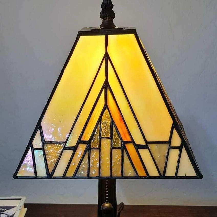 Mission Tiffany Style Stained Glass Table Lamp In Ivory And Orange 14.5 Tall