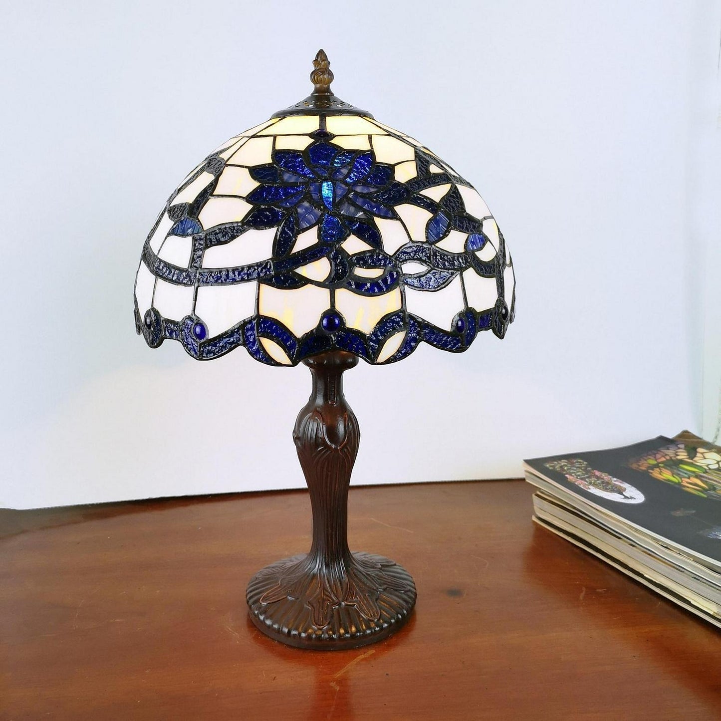 Tiffany Style Stained Glass Table Lamp Blue White Floral Design 12in