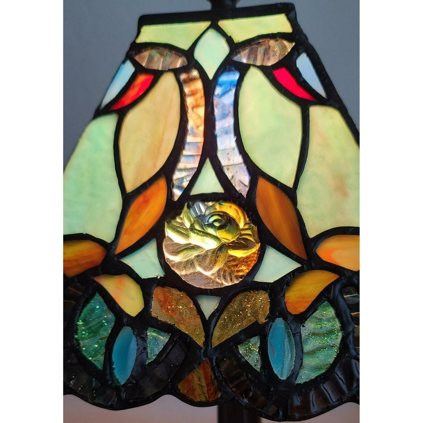 Floral Accent Mission Tiffany Style Style Stained Glass 15in Tall Table Lamp