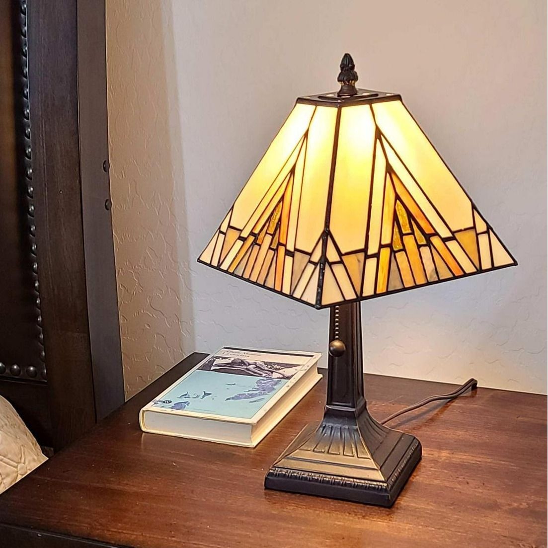 Mission Tiffany Style Stained Glass Table Lamp In Ivory And Orange 14.5 Tall