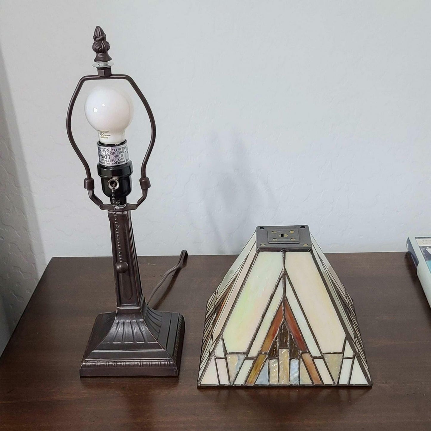 Mission Tiffany Style Stained Glass Table Lamp In Ivory And Orange 14.5 Tall