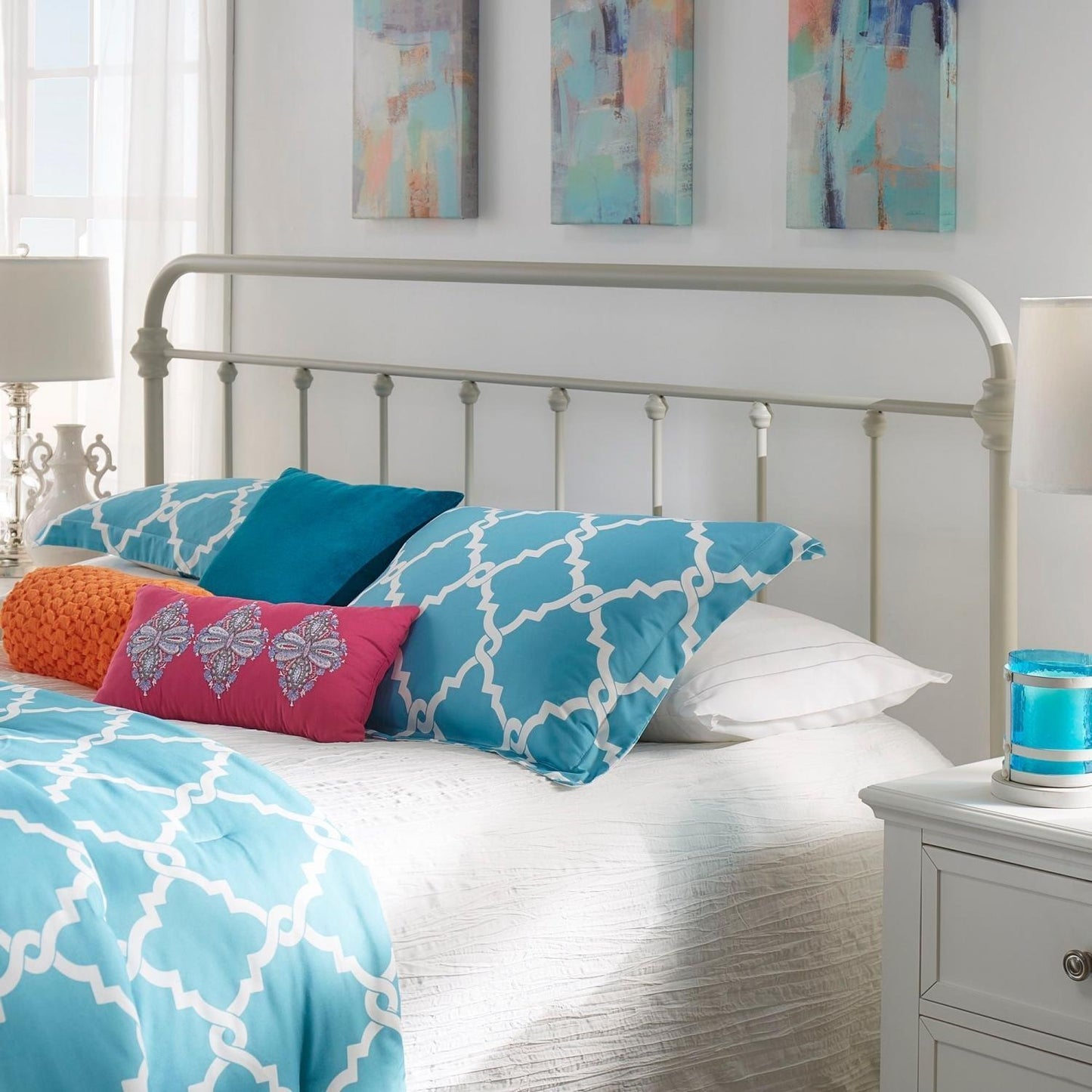 Classic QUEEN Size Metal Bed Traditional Country Style Glossy White