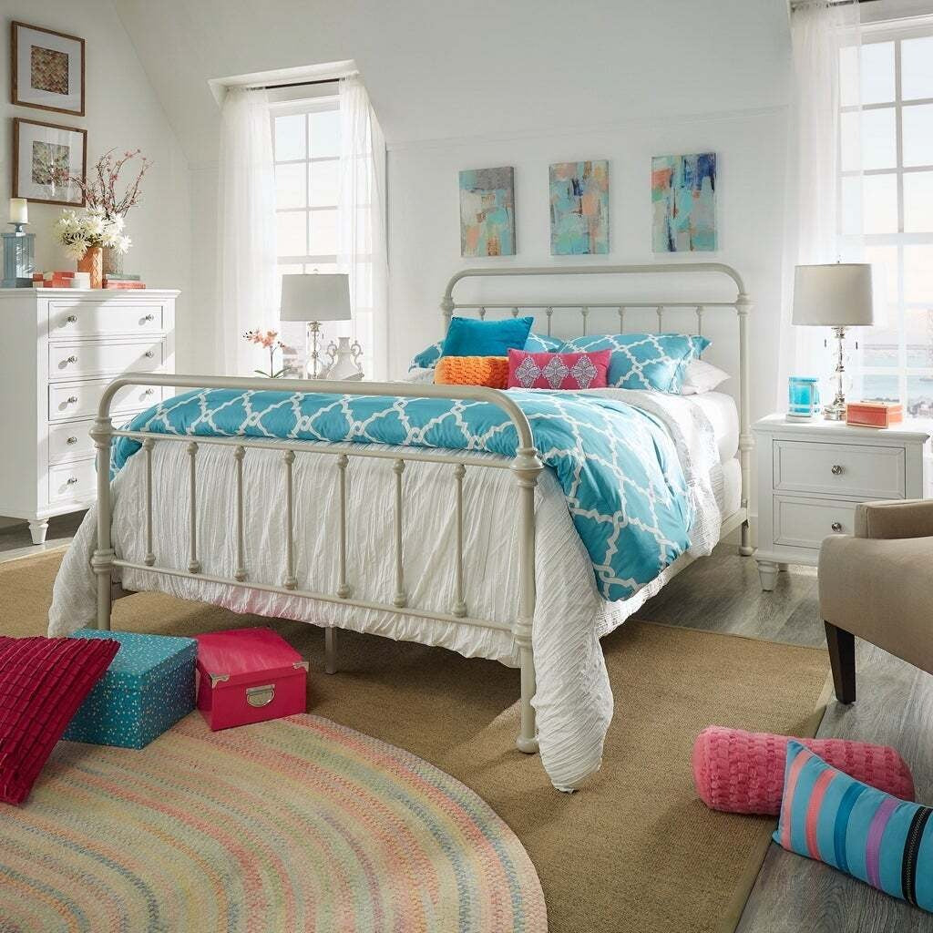 Classic QUEEN Size Metal Bed Traditional Country Style Glossy White